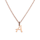 Collana con lettera in morbido stampatello in oro rosa