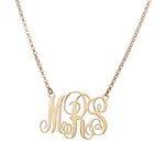 Raffinata collana con monogramma barocco
