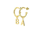 G51 | Orecchini a cerchio con lettere pendenti in oro