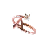 S139 | Anello con gambo aperto e lettera in argento e zircone