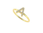 anello con lettera in oro giallo e pavè di diamanti